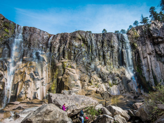 скалы у водопала Кусаре